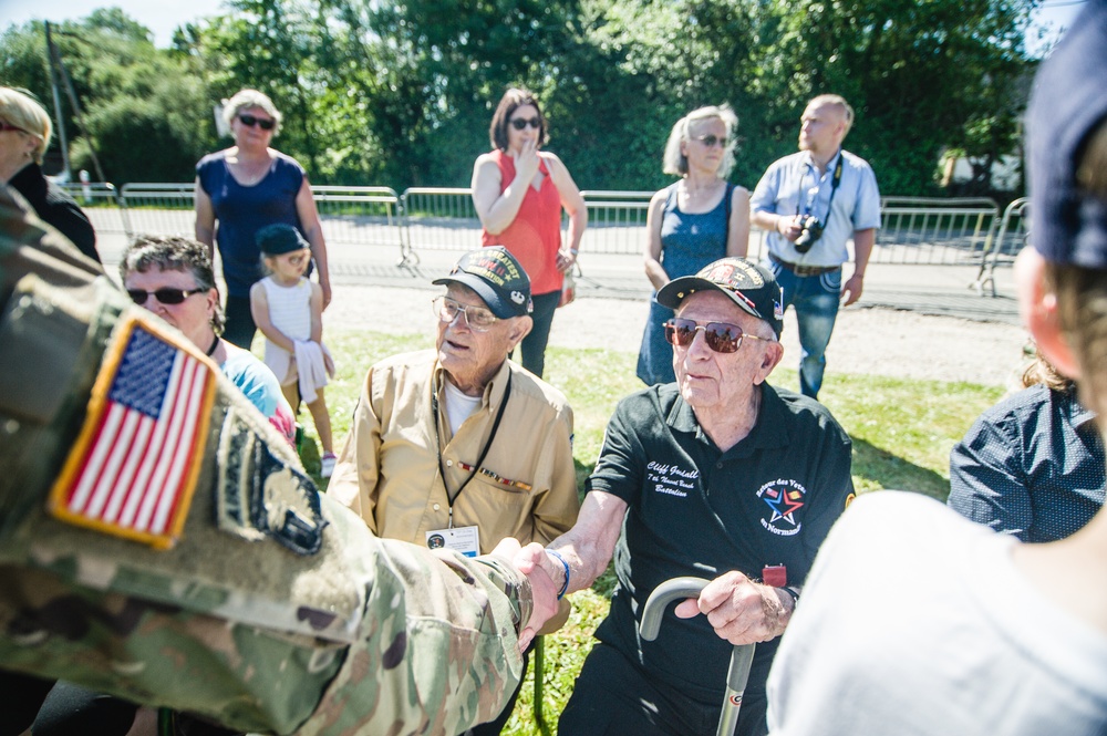 Paratrooper greets World War II veterans