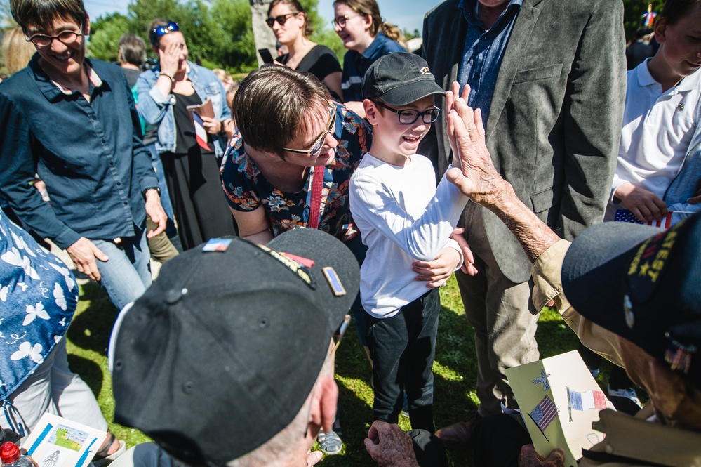 World War II Veteran gives high-five