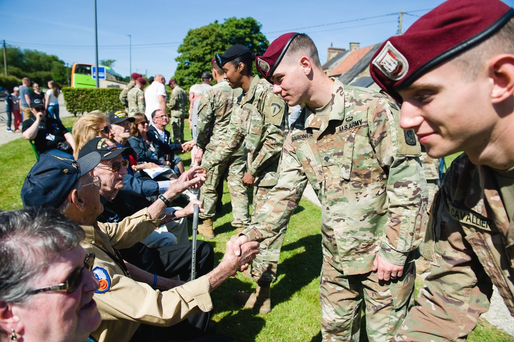 Paratroopers greet World War II veterans