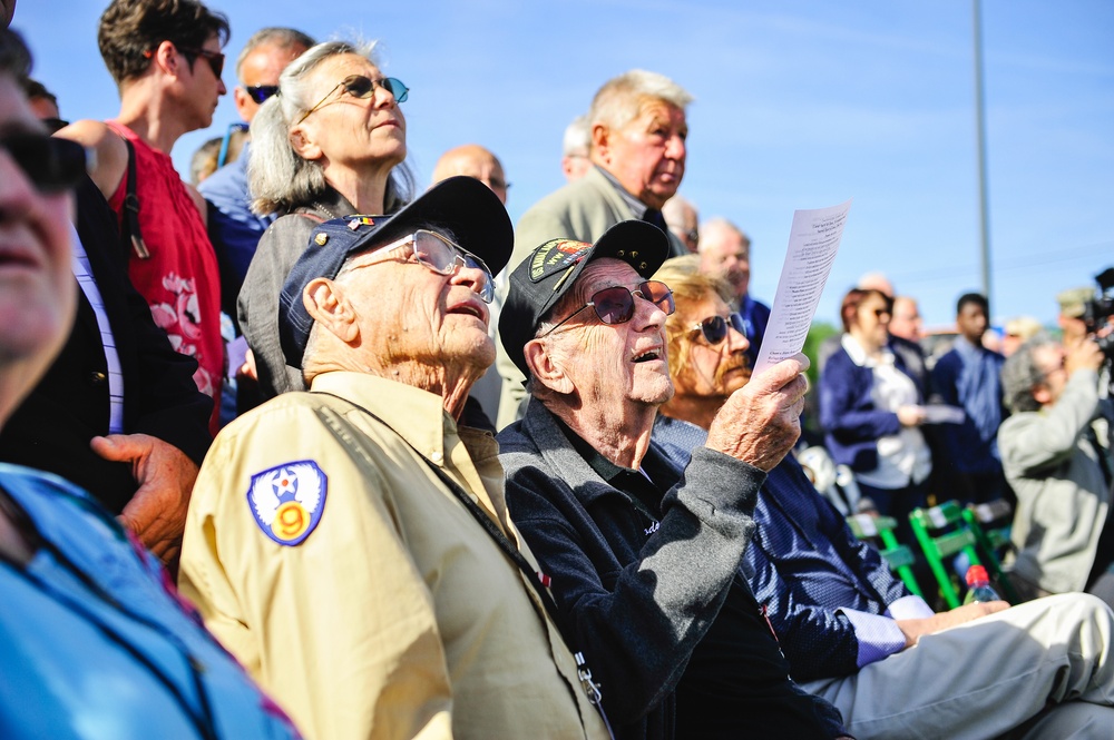 World War II vets watch plans fly by