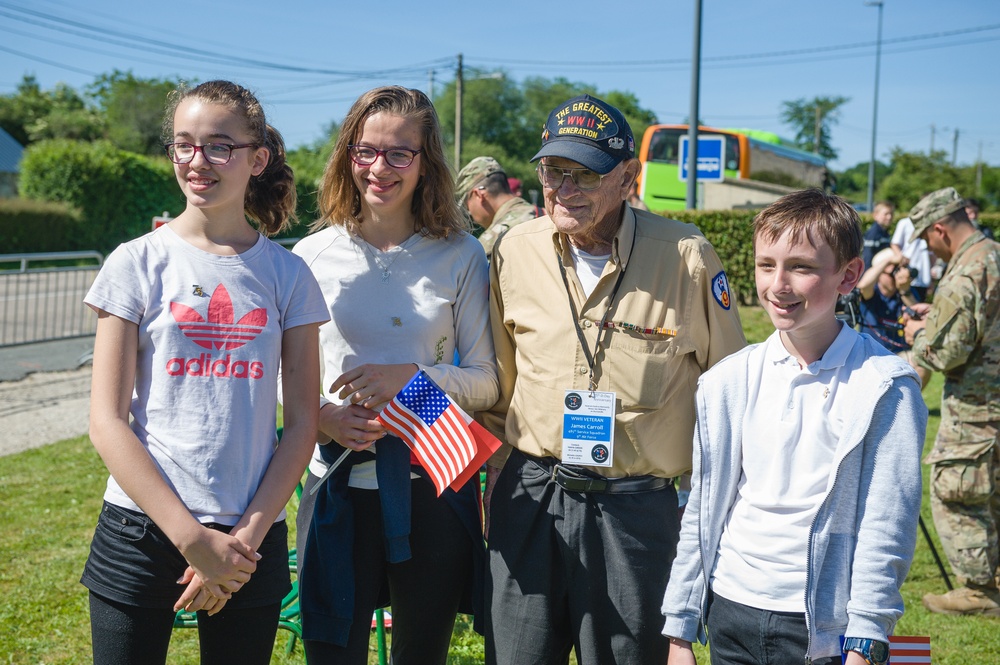 World War II Veteran takes photo