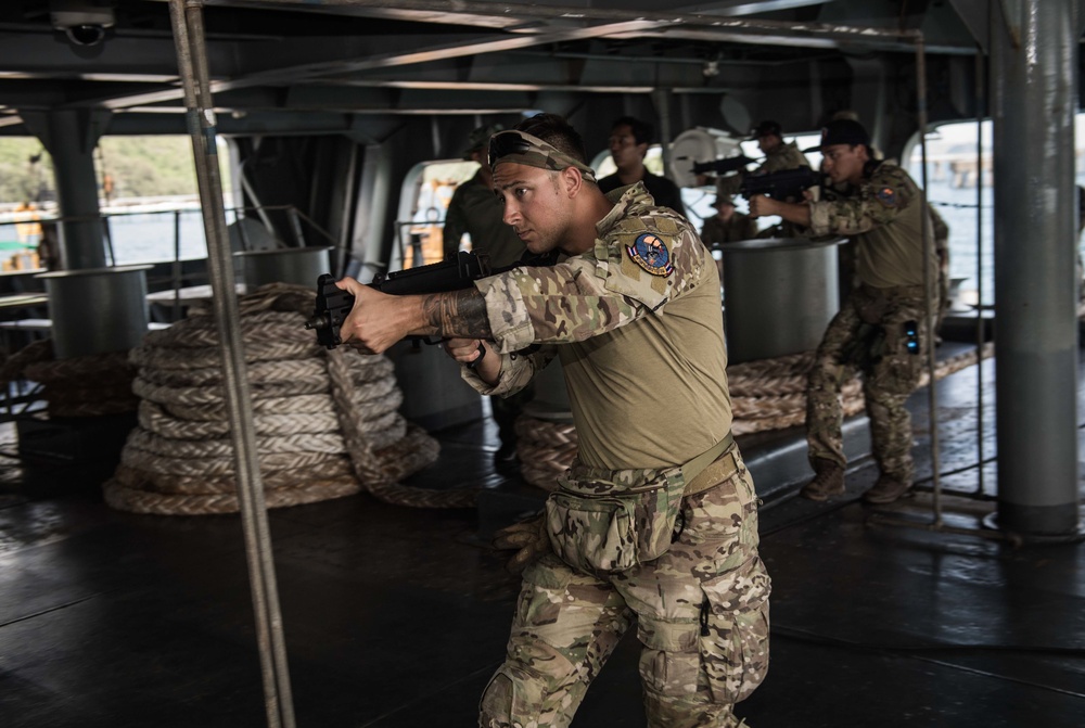 U.S. Coast Guard and RTN SEALs Conduct VBSS Training