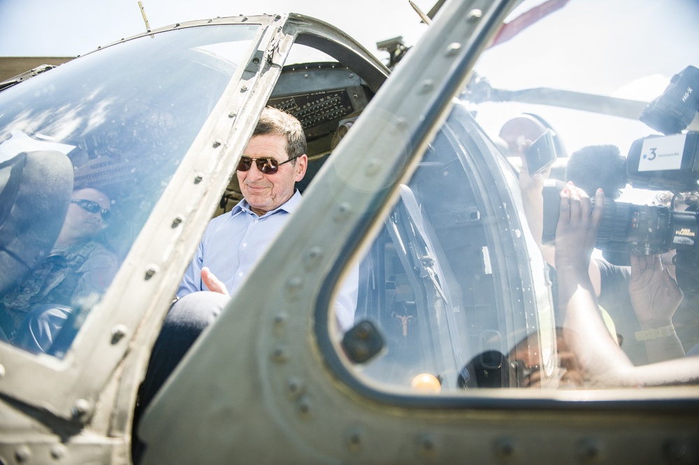 Mayor sits in US helicopter