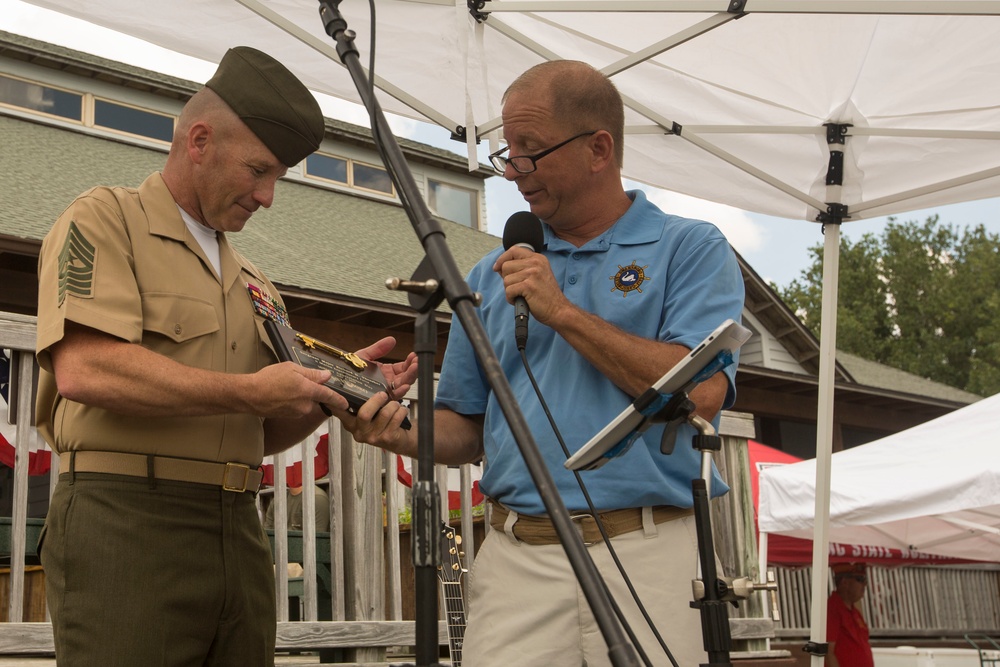 Swansboro mayor presents II MEF, Camp Lejeune sergeants major with key to the town during Military Appreciation Day