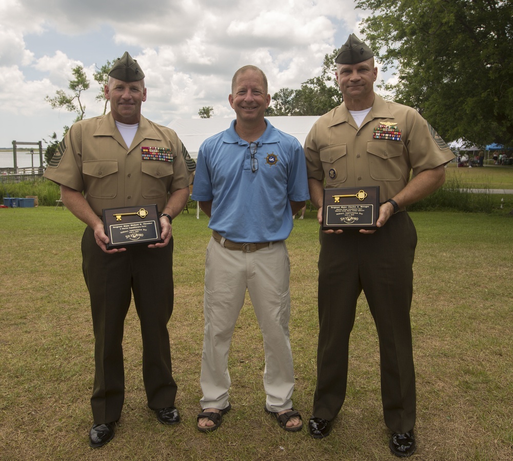 Swansboro mayor presents II MEF, Camp Lejeune sergeants major with key to the town during Military Appreciation Day