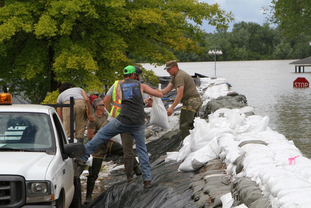 Missouri Guard assists with statewide flood response efforts