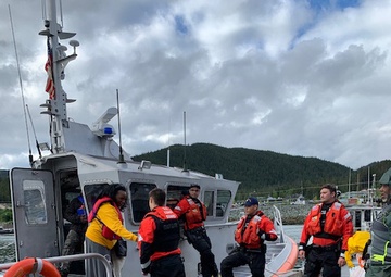 Coast Guard, Capital City Fire/Rescue save 6 after boat runs aground near Juneau, Alaska