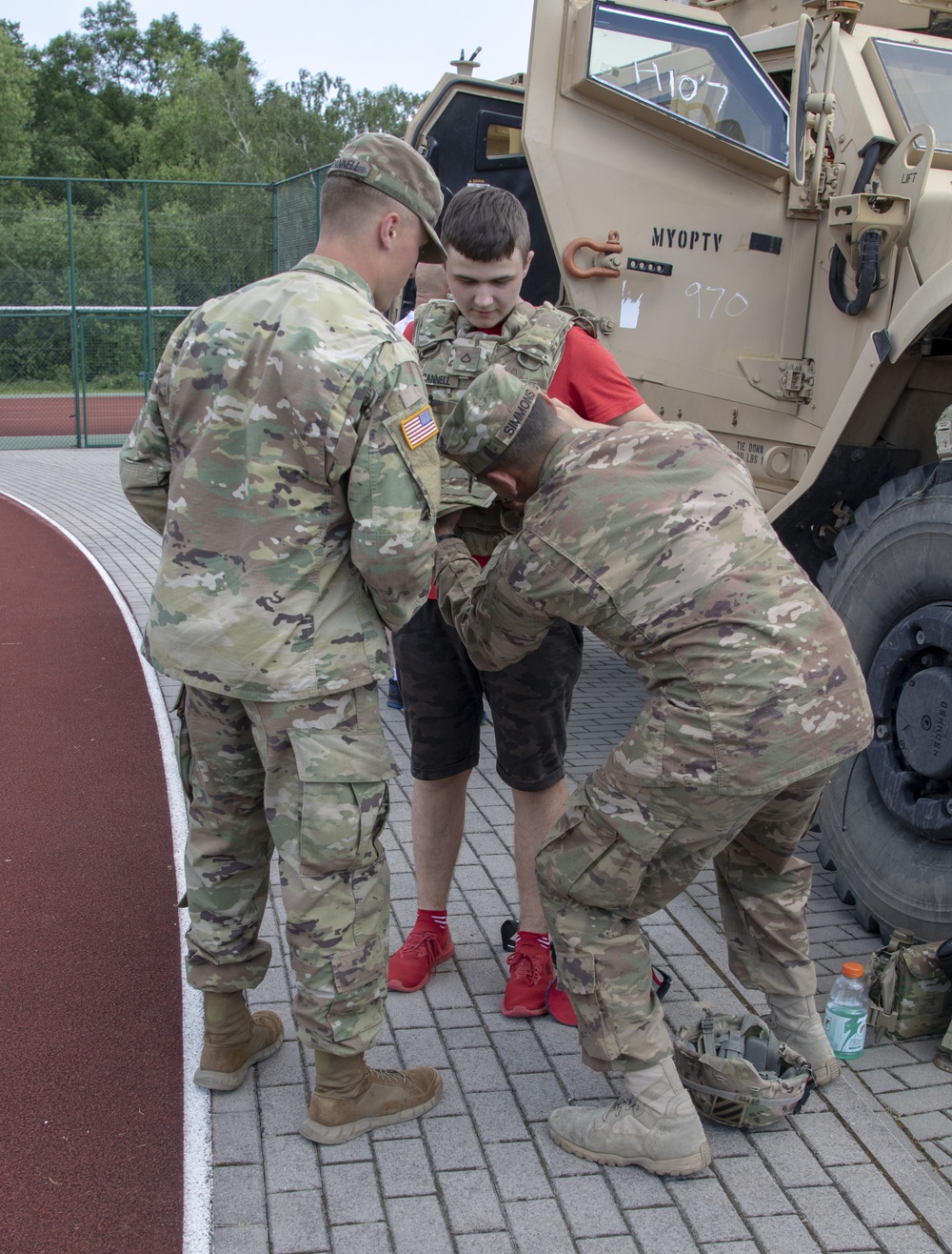 US Soldiers interact with Polish community