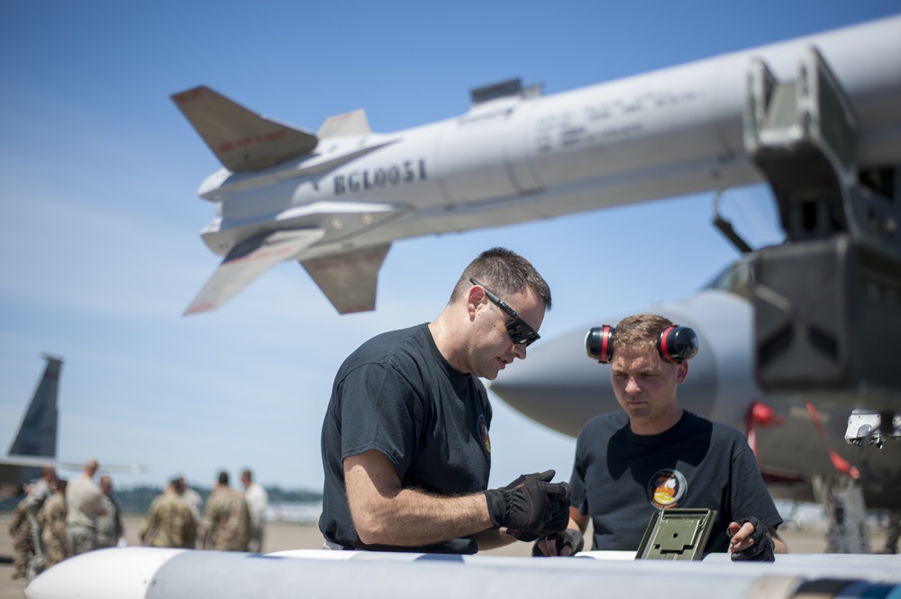 Weapons load competition held at F-15 30th anniversary event
