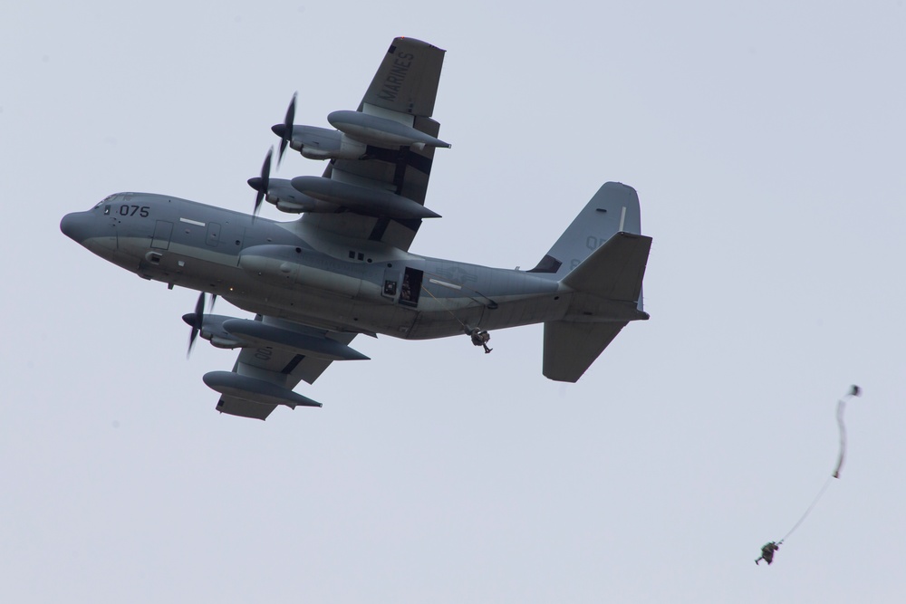 U.S. Marines, Soldiers conduct Airborne Ops