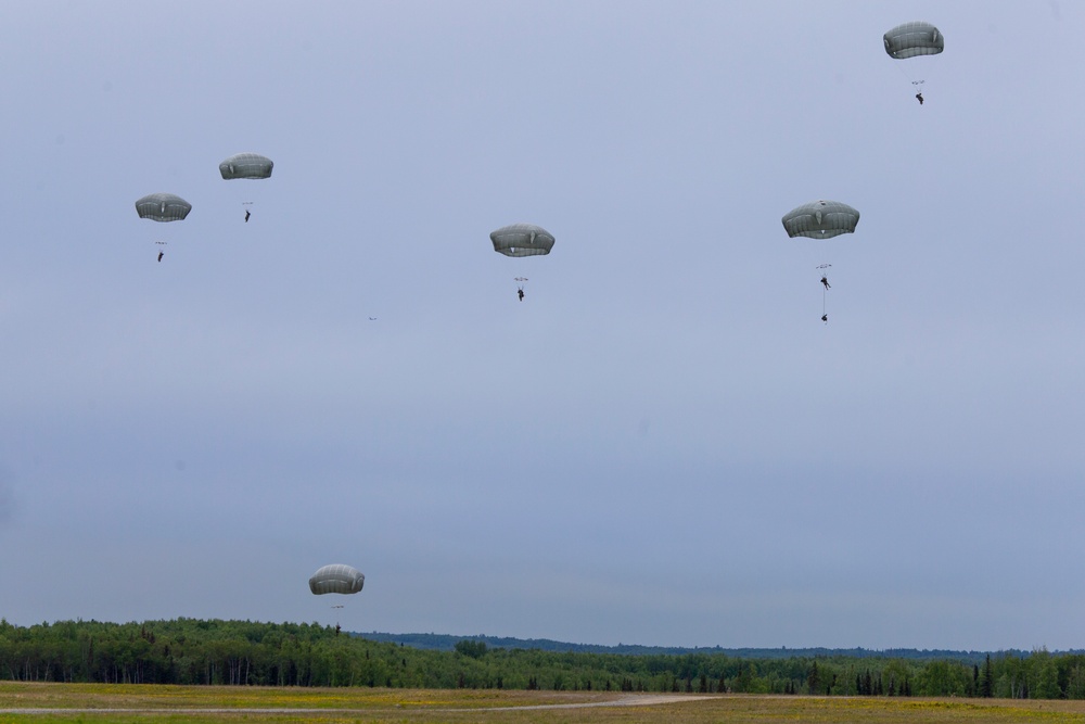 U.S. Marines, Soldiers conduct Airborne Ops