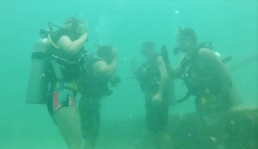 Scuba Diving reenlistment in the Arabian Gulf