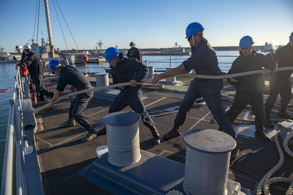 Fort McHenry departs Rota