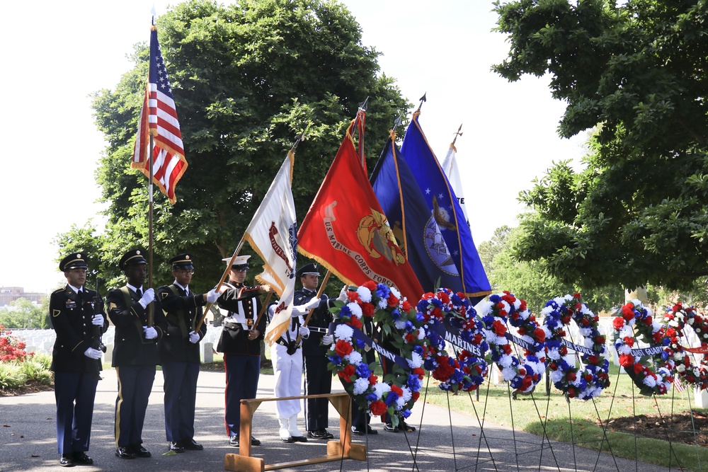 MARFORCOM Marines participate in wreath laying ceremony