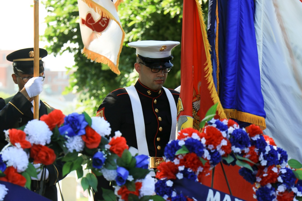 MARFORCOM Marines participate in wreath laying ceremony