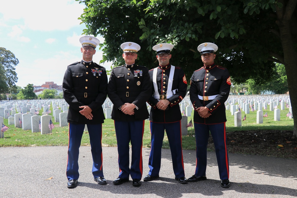 MARFORCOM Marines participate in wreath laying ceremony
