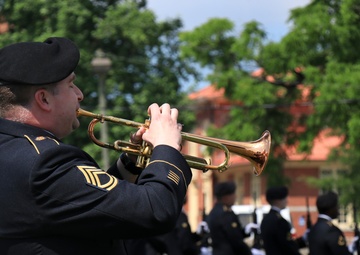 MARFORCOM Marines participate in wreath laying ceremony