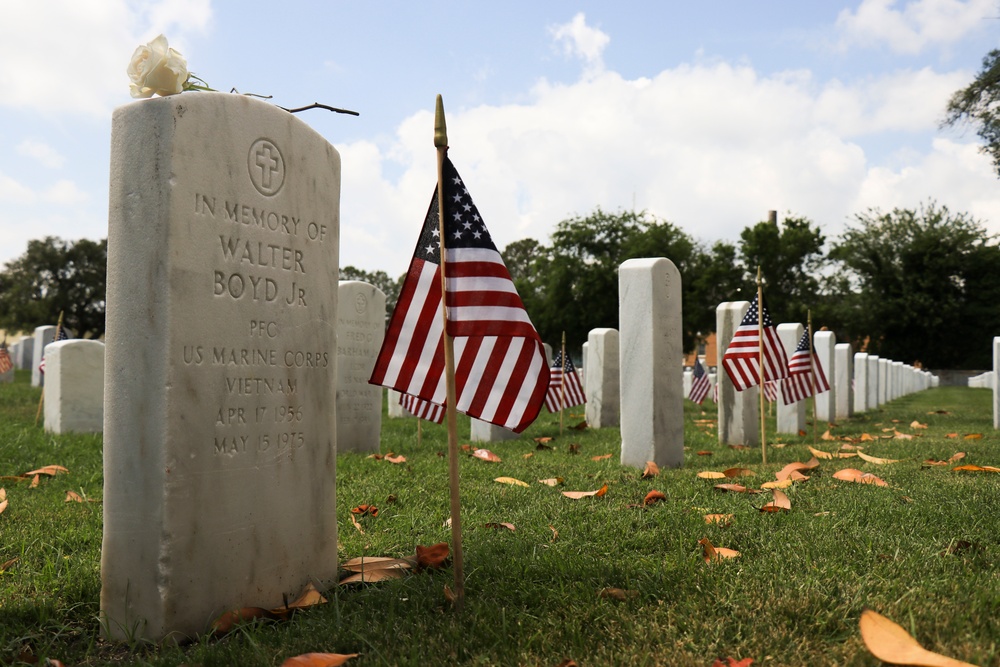 MARFORCOM Marines participate in wreath laying ceremony