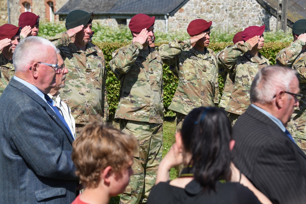 DVIDS - Images - DDay75 B-17 Commemoration Ceremony [Image 4 Of 6]