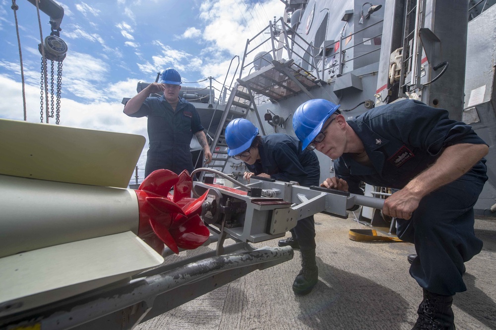 Sailors load an m54 surface vessel torpedo tube aboard the Arleigh Burke-class guided-missile destroyer USS McCampbell (DDG 85).
