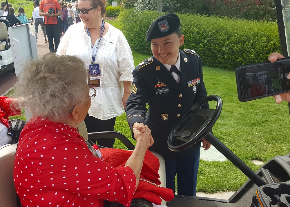 Soldier meets an original Rosie the Riveter.