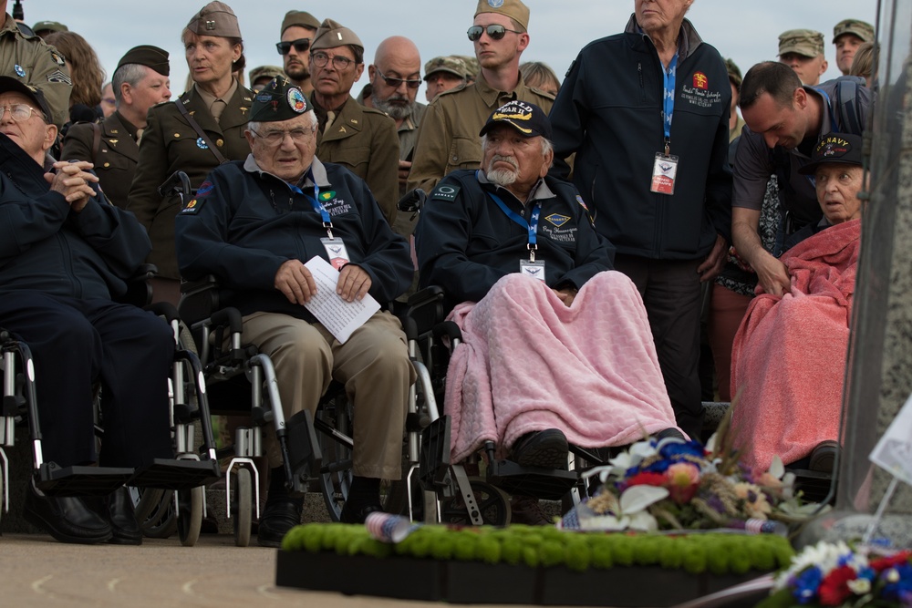 1ID Commemorates WWII Veterans at Omaha Beach Ceremony