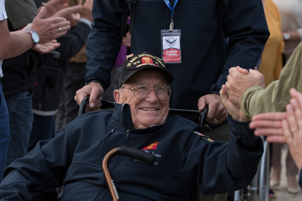 1ID Commemorates WWII Veterans at Omaha Beach Ceremony