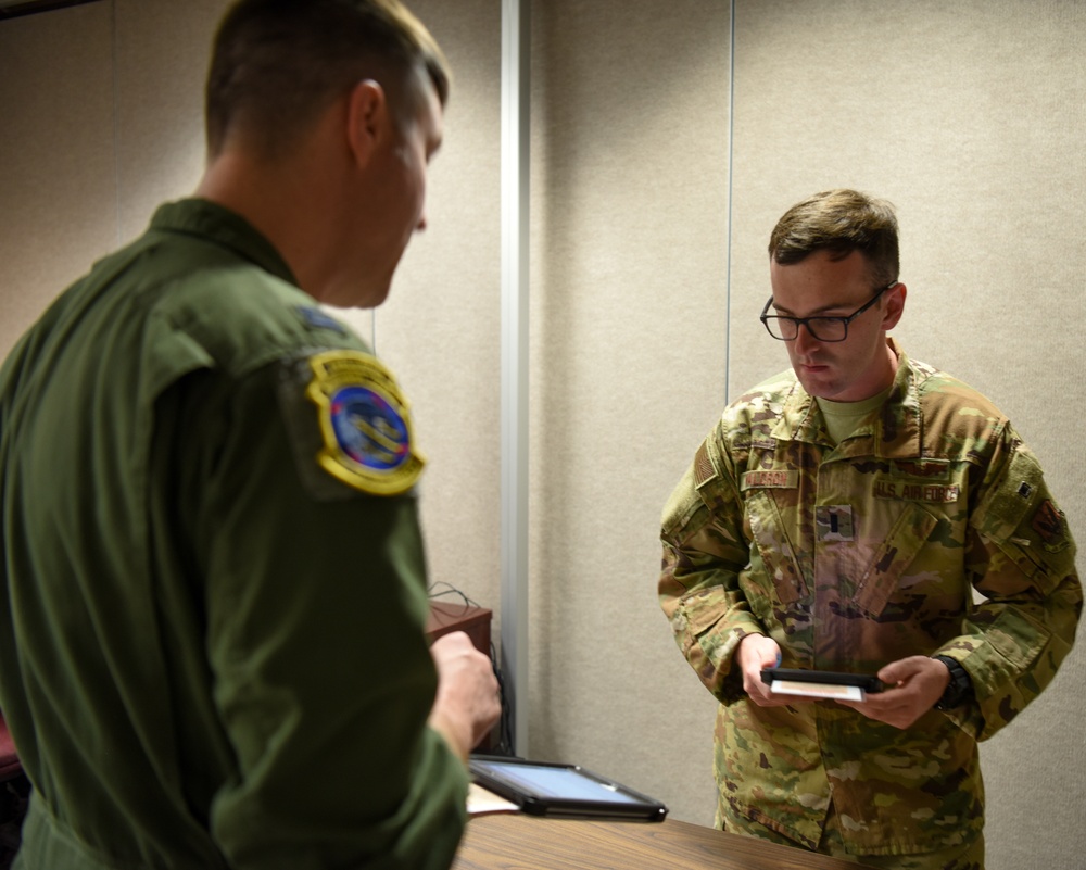 348th Reconnaissance Squadron Implements Electronic Flight Books