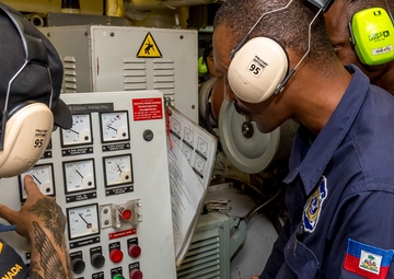 HMCS Goose Bay collaborates with Caribbean partner navies during TRADEWINDS 19