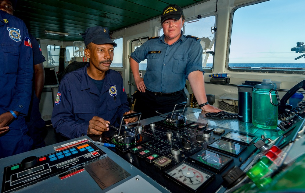 HMCS Goose Bay participates in Exercise TRADEWINDS 2019