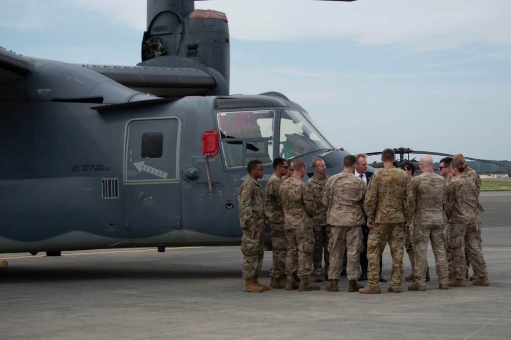 U.S. Acting Secretary of Defense Receives Osprey Mission Brief