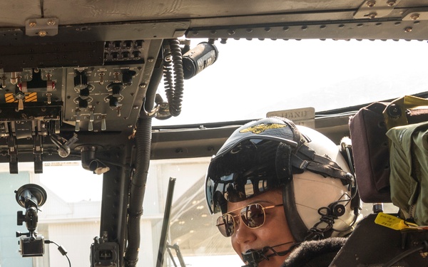 Navy test pilot instructor earns Navy’s first-ever Army Broken Wing