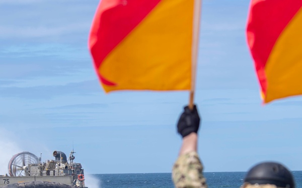 LCAC Lands in Oregon for DSCA Exercise