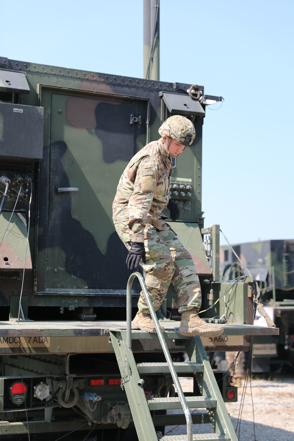 Soldiers conduct battle drills during Astral Knight 19