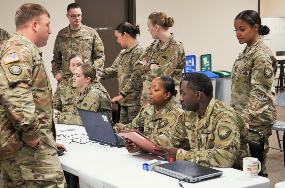 Florida Soldiers Support Mobilization Preparation for Mississippi National Guard Units