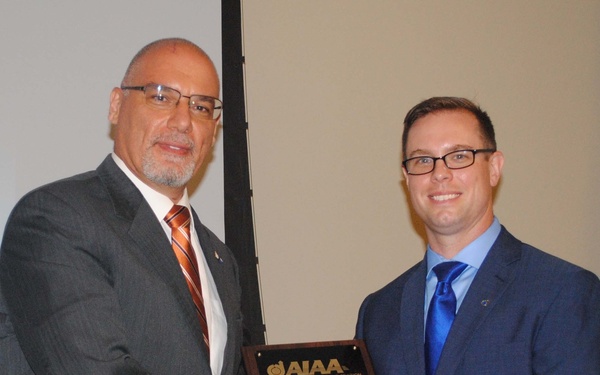 SMDC employee receives AIAA award