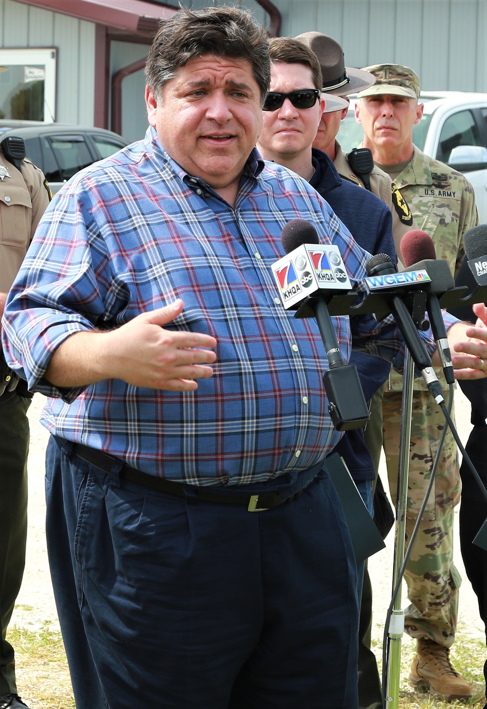 Illinois Governor Commits Additional National Guard Troops to Flood Fight