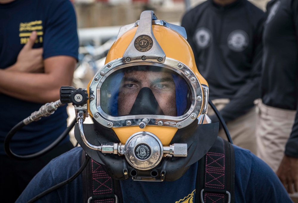 U.S. Divers Perform A Joint Dive Exercise With RTN Divers