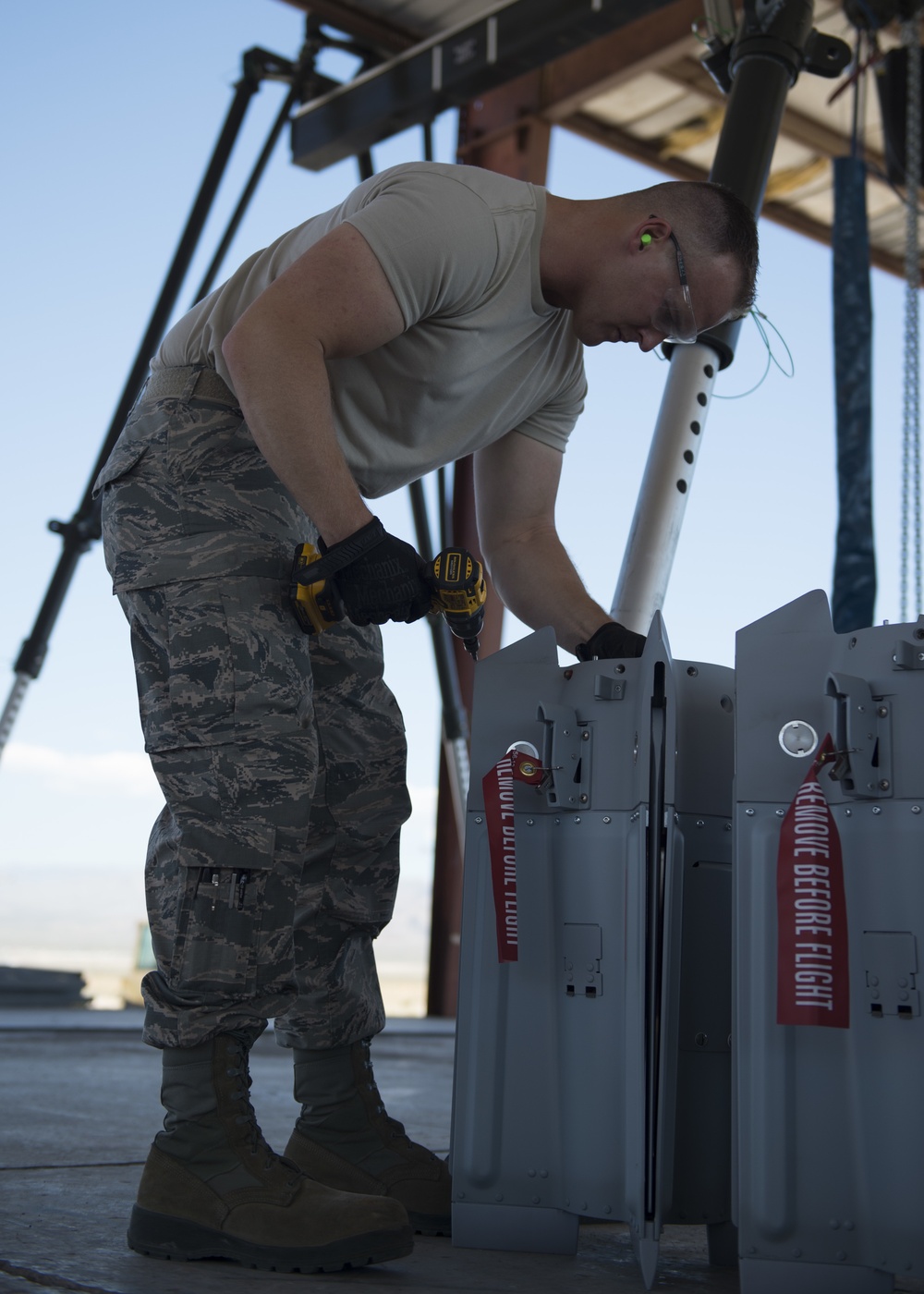 IDANG ammo troops build bombs at Nellis AFB