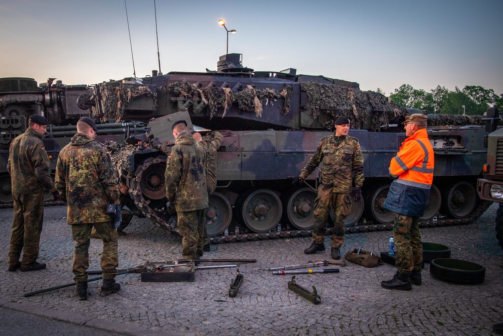 NobleJump2019 190601 Bordercrossing Tanks Convoy