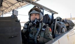First Vietnamese student graduates from US Aviation Leadership Program
