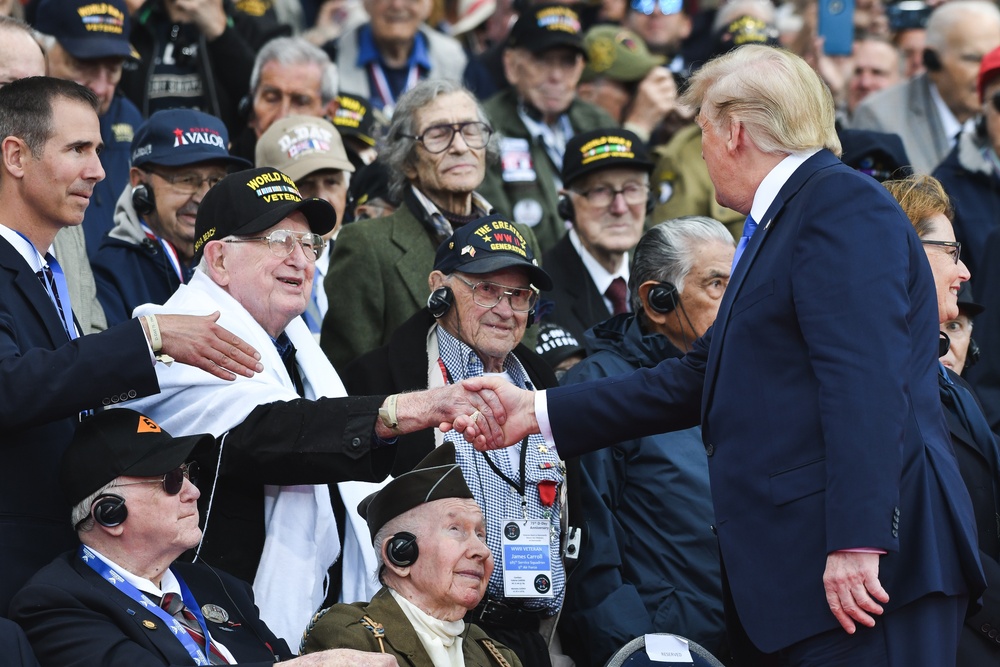 World War II Veteran Shakes Hands with POTUS