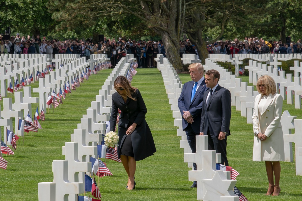 First Lady Lays Flowers at Grave