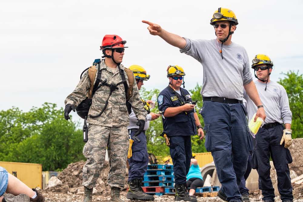 Missouri military, government and civilian agencies work together during disaster exercise Vigilant Guard