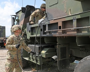 Soldiers conduct battle drills during Astral Knight 19
