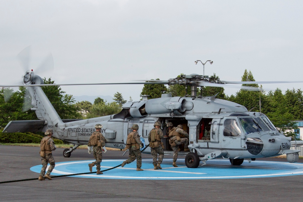 Fuji Viper Helicopter Fast Rope Training