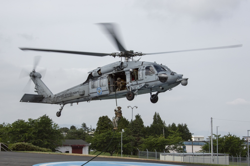 Fuji Viper Helicopter Fast Rope Training