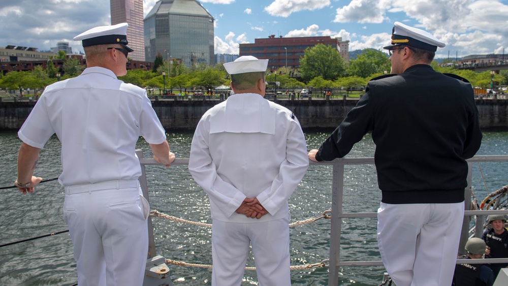 USS Pinckney Arrives for Rose Festival Fleet Week