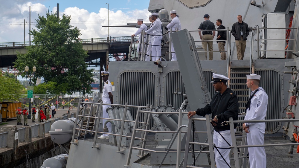 USS Pinckney Arrives for Rose Festival Fleet Week