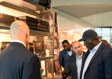 Angolan Armed Forces general visits US, Ohio for first time